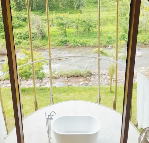 Phukananan luxury eco resort_openair_bath The Phukananan Eco Luxury Resort in Nan Province is a world of relaxation and luxury defined by slow living in authenticity